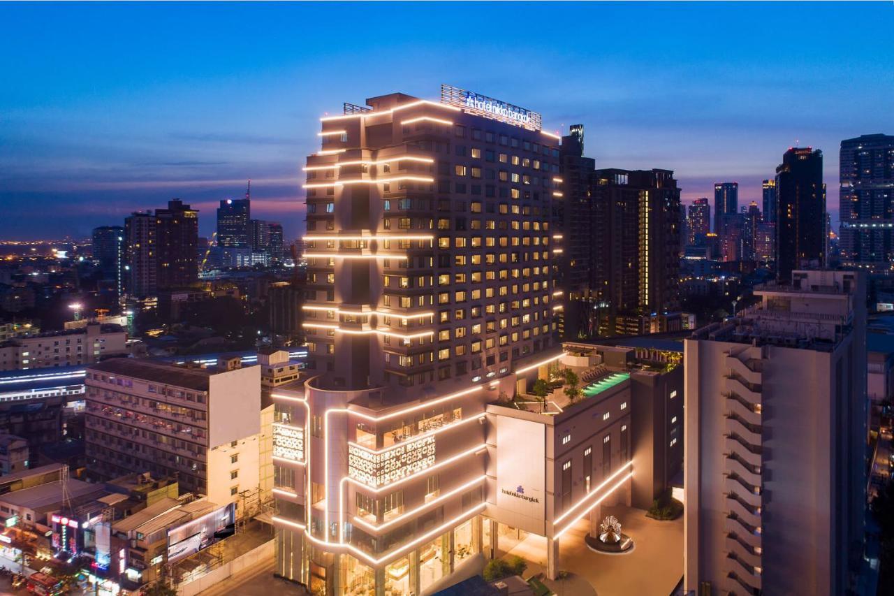 Hotel Nikko Bangkok Extérieur photo The hotel at night