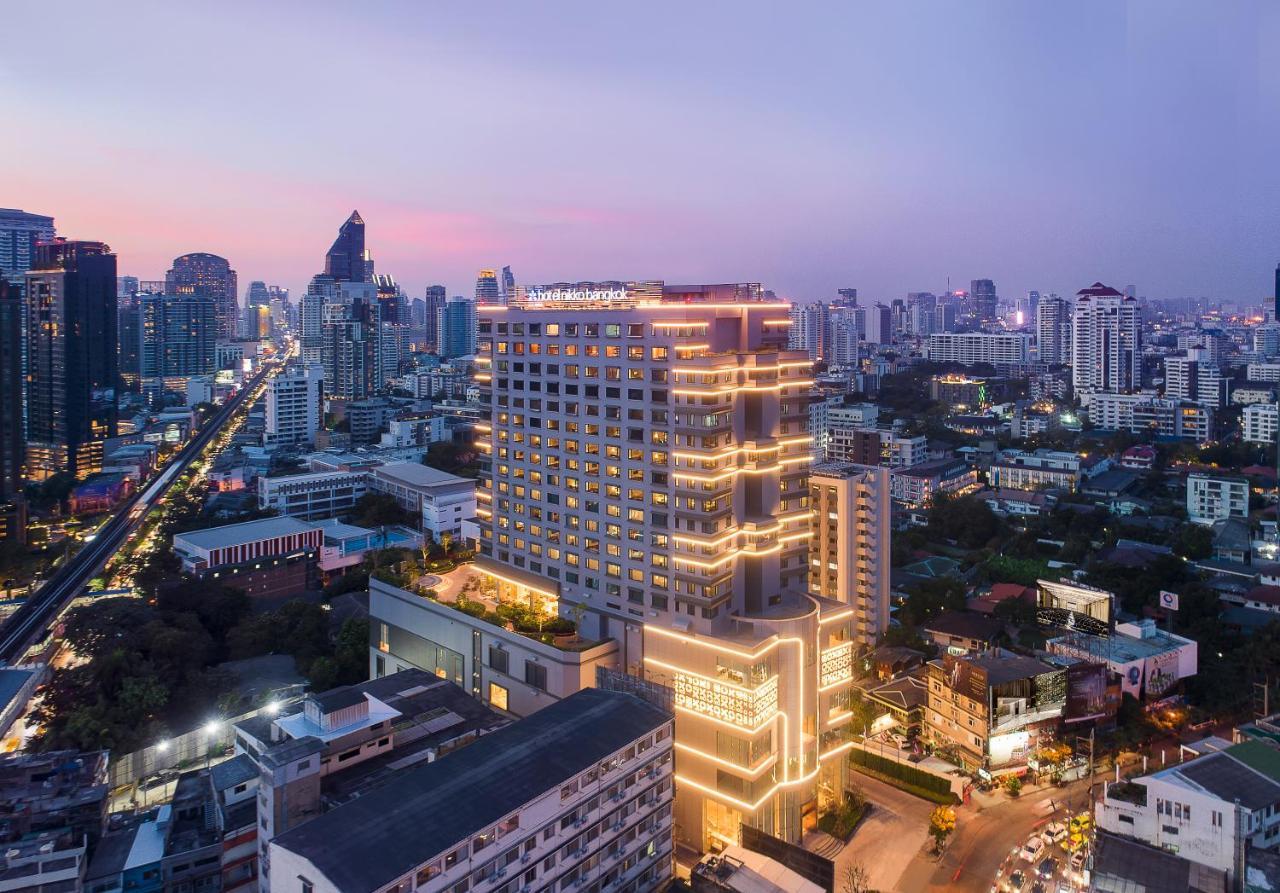 Hotel Nikko Bangkok Extérieur photo The hotel at night
